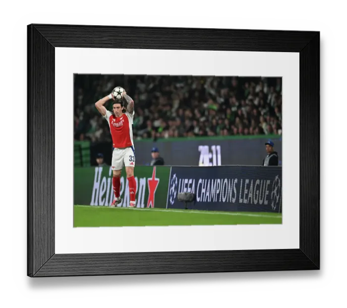 Framed Print : Sporting Clube de Portugal v Arsenal FC - UEFA Champions League 2024 / 25 League Phase MD5