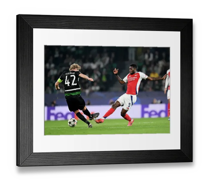 Framed Print : Sporting Clube de Portugal v Arsenal FC - UEFA Champions League 2024 / 25 League Phase MD5