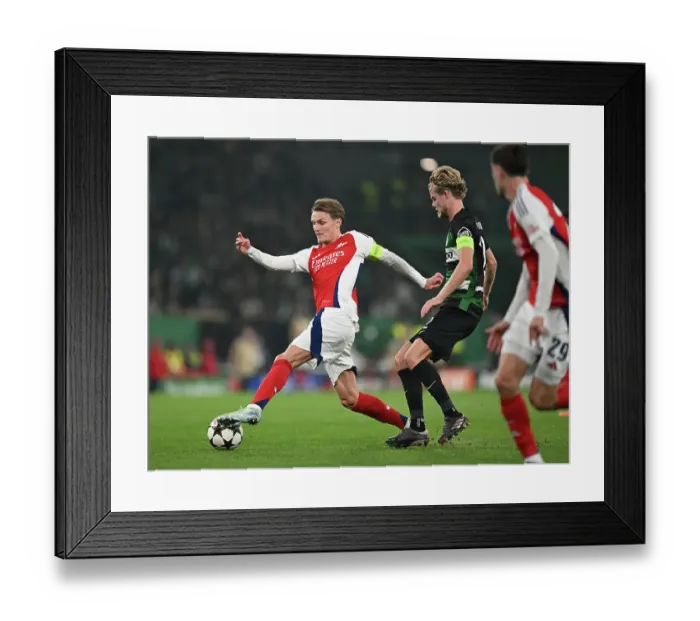 Framed Print : Sporting Clube de Portugal v Arsenal FC - UEFA Champions League 2024 / 25 League Phase MD5