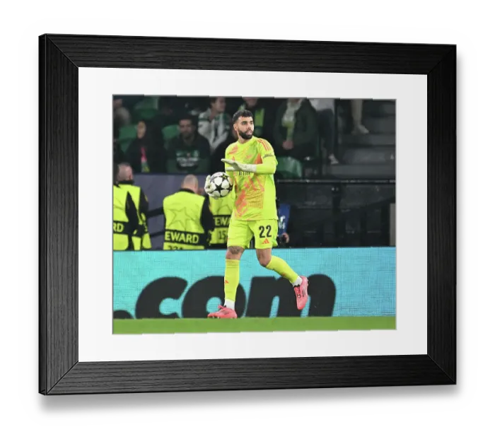 Framed Print : Sporting Clube de Portugal v Arsenal FC - UEFA Champions League 2024 / 25 League Phase MD5