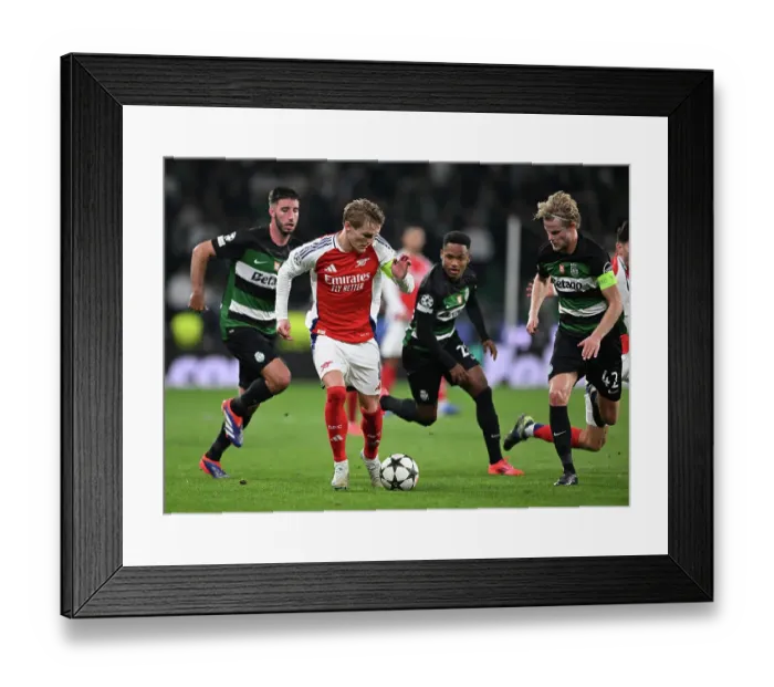 Framed Print : Sporting Clube de Portugal v Arsenal FC - UEFA Champions League 2024 / 25 League Phase MD5