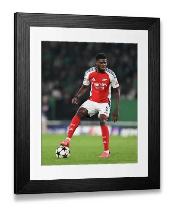 Framed Print : Sporting Clube de Portugal v Arsenal FC - UEFA Champions League 2024 / 25 League Phase MD5