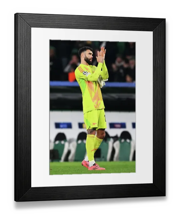 Framed Print : Sporting Clube de Portugal v Arsenal FC - UEFA Champions League 2024 / 25 League Phase MD5