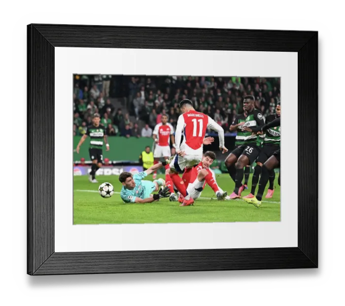 Framed Print : Sporting Clube de Portugal v Arsenal FC - UEFA Champions League 2024 / 25 League Phase MD5