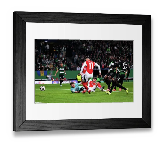 Framed Print : Sporting Clube de Portugal v Arsenal FC - UEFA Champions League 2024 / 25 League Phase MD5