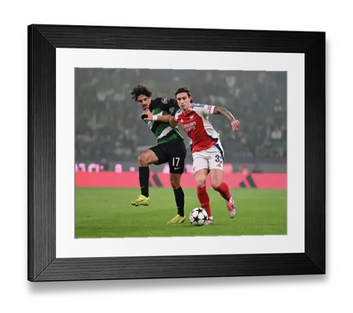 Framed Print : Sporting Clube de Portugal v Arsenal FC - UEFA Champions League 2024 / 25 League Phase MD5