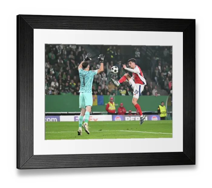 Framed Print : Sporting Clube de Portugal v Arsenal FC - UEFA Champions League 2024 / 25 League Phase MD5