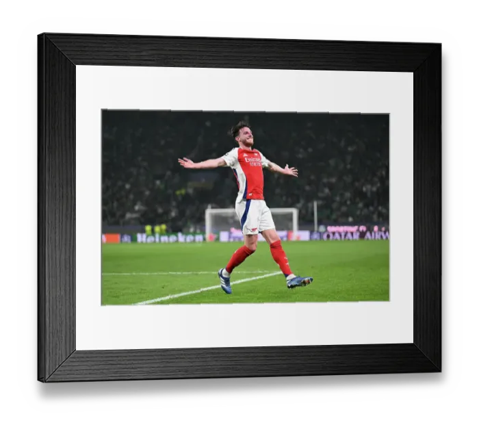 Framed Print : Sporting Clube de Portugal v Arsenal FC - UEFA Champions League 2024 / 25 League Phase MD5