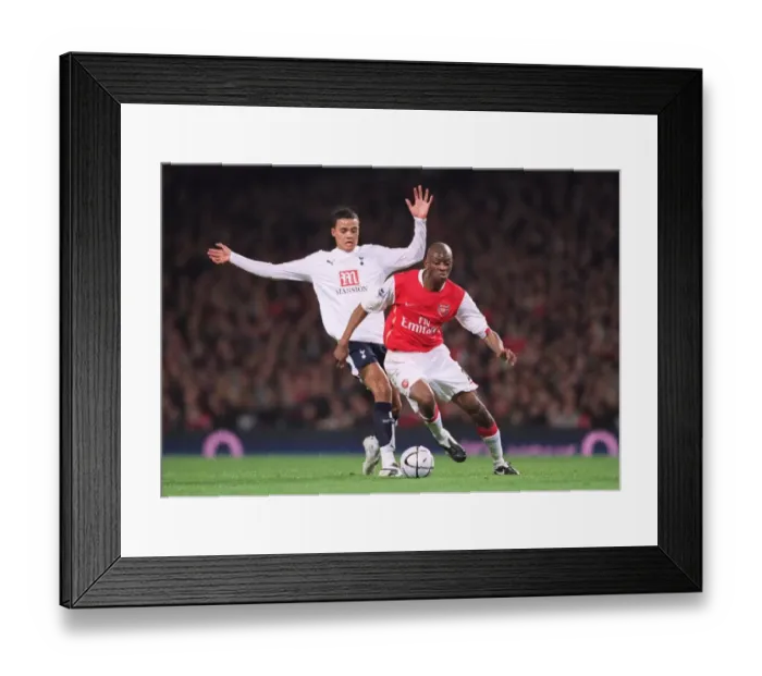 Framed Print : Abou Diaby (Arsenal) Jermain Jenas (Tottenham)