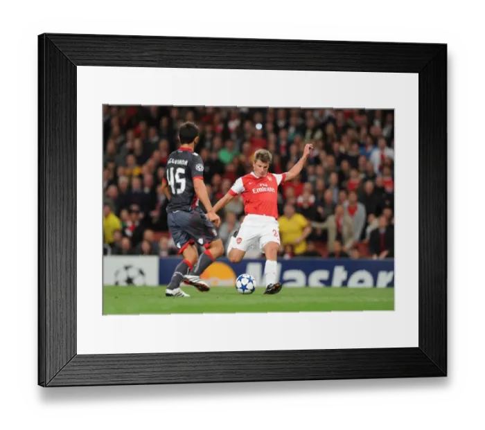 Framed Print : Arshavin Scores Stunner: Arsenal Crush Braga 6-0
