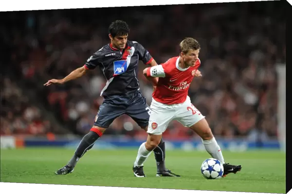 Andrey Arshavin (Arsenal) Luis Aguiar (Braga). Arsenal 6: 0 SC Braga, UEFA Champions League
