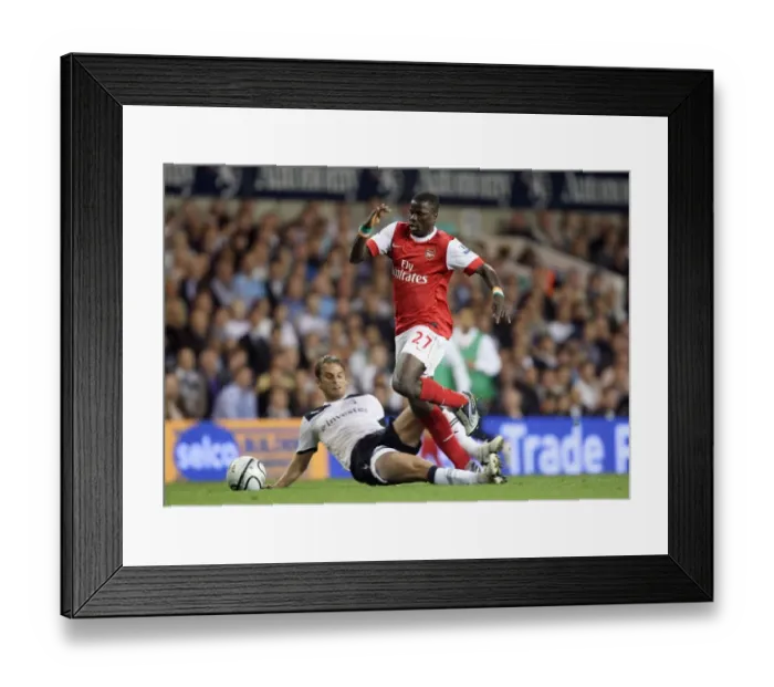 Framed Print : Arsenal's Emmanuel Eboue and David Bentley Clash in Intense Carling Cup Rivalry: Arsenal 4-1 Tottenham (AET)