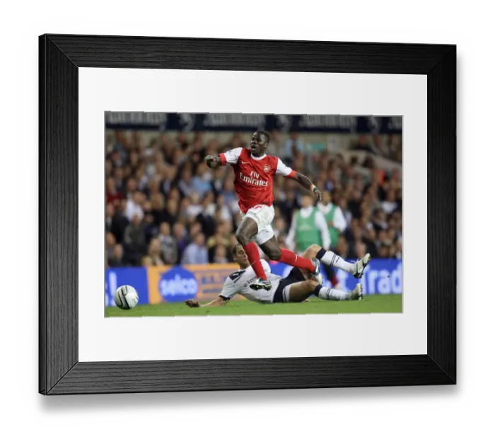 Framed Print : Emmanuel Eboue (Arsenal) David Bentley (Tottenham). Tottenham Hotspur 1: 4 Arsenal (aet)
