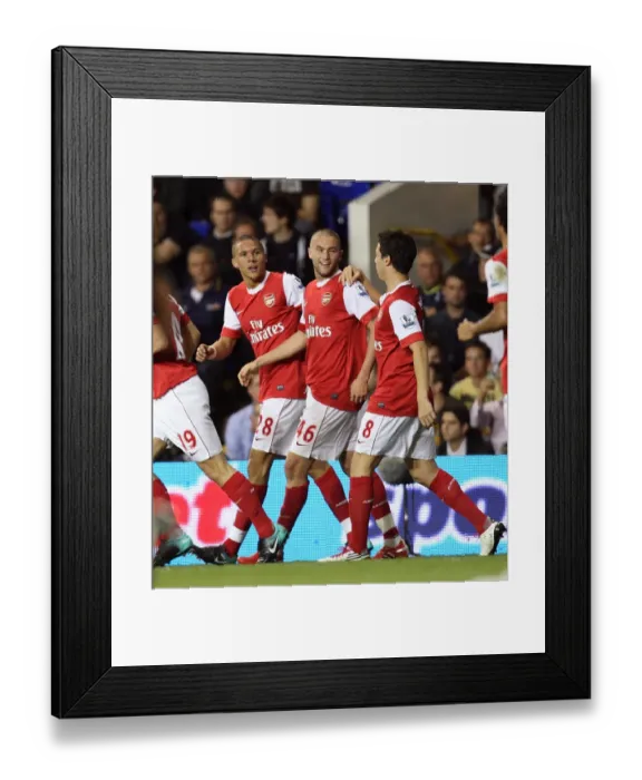 Framed Print : Henri Lansbury celebrates scoring Arsenals 1st goal with Kieran Gibbs