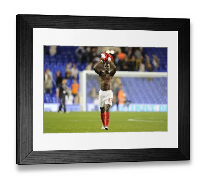 Framed Print : Emmanuel Eboue (Arsenal). Tottenham Hotspur 1: 4 Arsenal (aet). Carling Cup 3rd Round