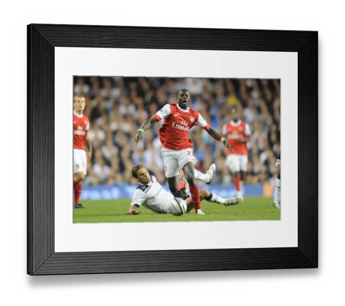 Framed Print : Emmanuel Eboue's Brilliant Performance: Arsenal Crushes Tottenham 4-1 in Carling Cup (AET)