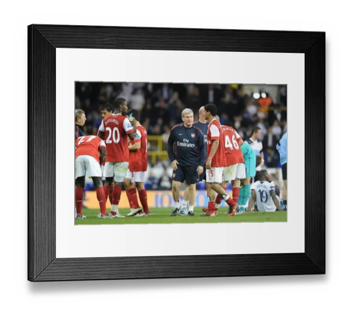 Framed Print : Arsenal assistant manager Pat Rice talks to the players before extra time