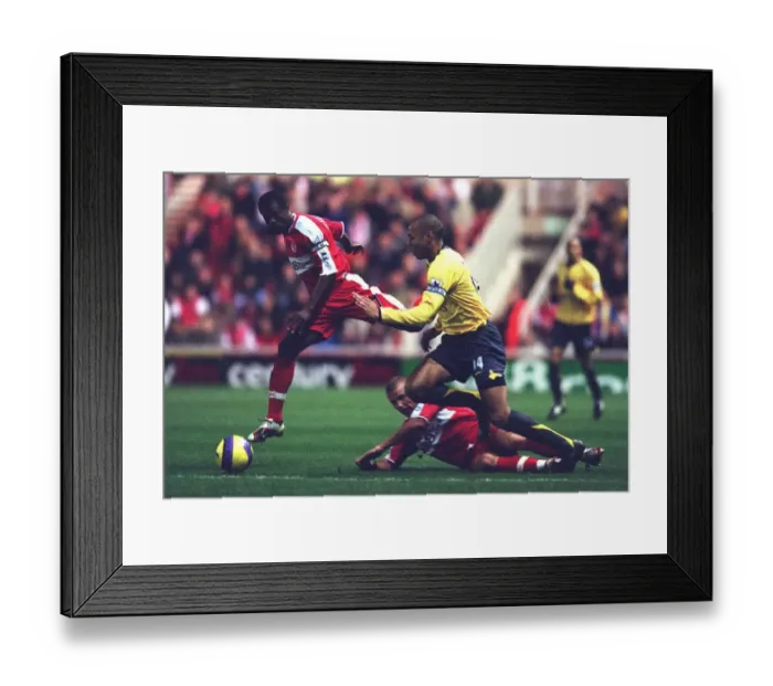 Framed Print : Thierry Henry (Arsenal) George Boateng and Lee Cattermole (Middlesbrough) Middlesbrough 1