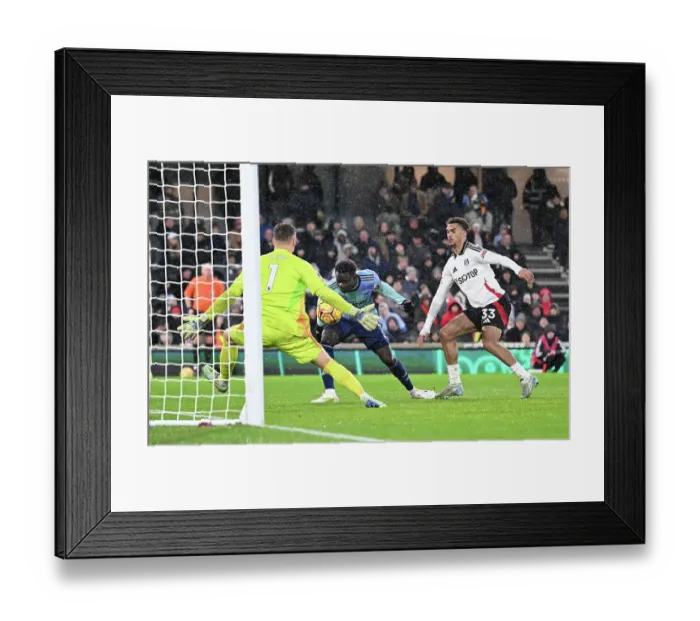 Framed Print : Fulham FC v Arsenal FC - Premier League Framed Print : Fulham FC v Arsenal FC - Premier League