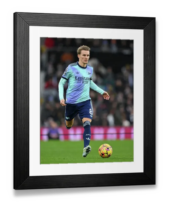 Framed Print : Fulham FC v Arsenal FC - Premier League Framed Print : Fulham FC v Arsenal FC - Premier League