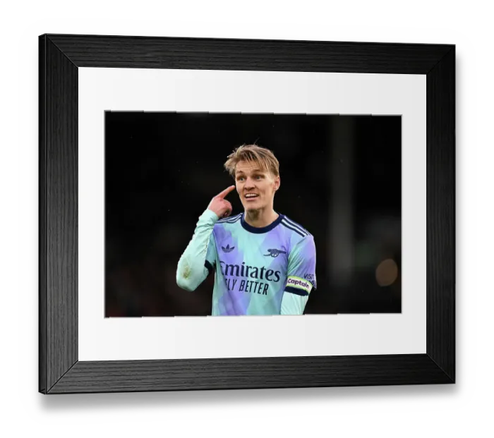 Framed Print : Fulham FC v Arsenal FC - Premier League Framed Print : Fulham FC v Arsenal FC - Premier League