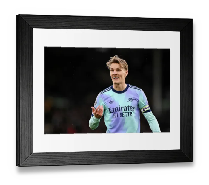 Framed Print : Fulham FC v Arsenal FC - Premier League Framed Print : Fulham FC v Arsenal FC - Premier League