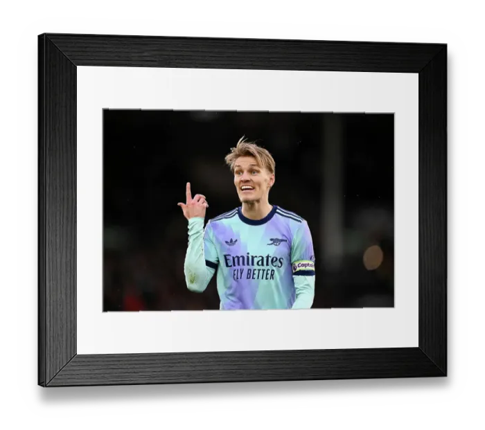 Framed Print : Fulham FC v Arsenal FC - Premier League Framed Print : Fulham FC v Arsenal FC - Premier League