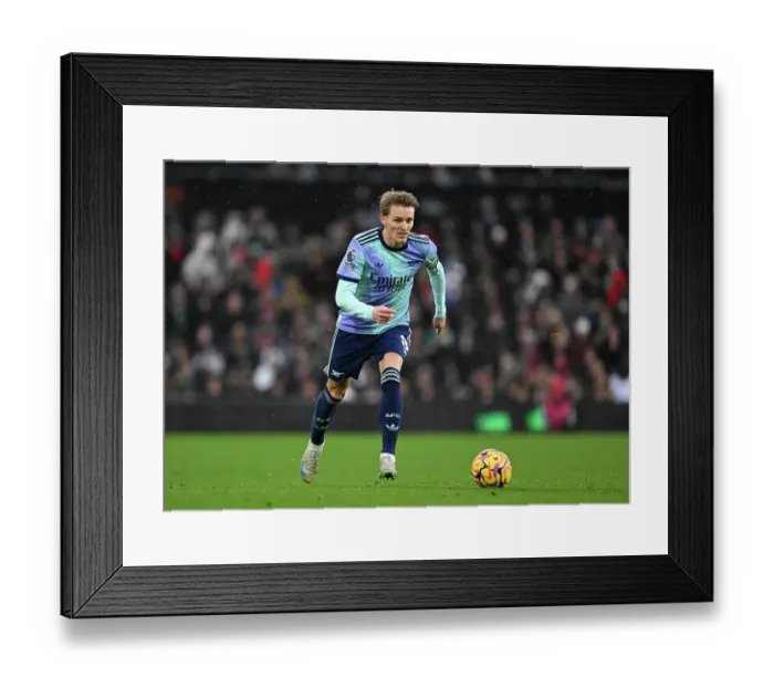 Framed Print : Fulham FC v Arsenal FC - Premier League Framed Print : Fulham FC v Arsenal FC - Premier League
