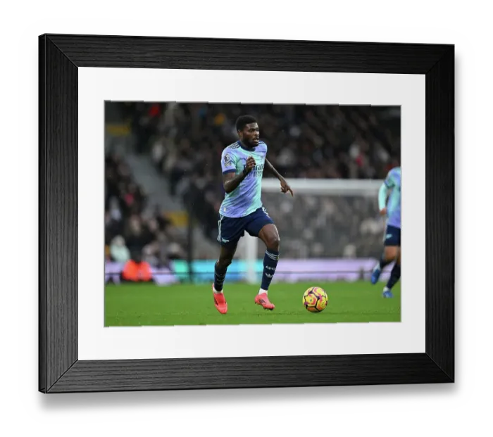 Framed Print : Fulham FC v Arsenal FC - Premier League Framed Print : Fulham FC v Arsenal FC - Premier League