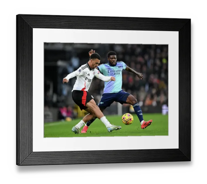 Framed Print : Fulham FC v Arsenal FC - Premier League Framed Print : Fulham FC v Arsenal FC - Premier League