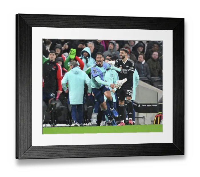 Framed Print : Fulham FC v Arsenal FC - Premier League Framed Print : Fulham FC v Arsenal FC - Premier League