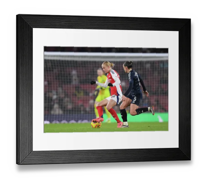 Framed Print : Arsenal v Aston Villa - Barclays Women's Super League