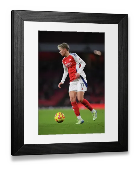 Framed Print : Arsenal v Aston Villa - Barclays Women's Super League