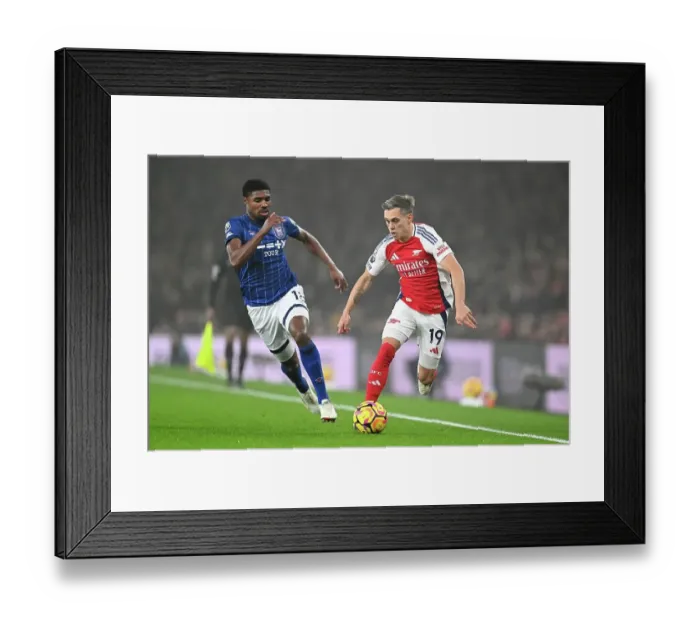 Framed Print : Arsenal FC v Ipswich Town FC - Premier League Framed Print : Arsenal FC v Ipswich Town FC - Premier League