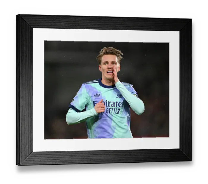 Framed Print : Brentford FC v Arsenal FC - Premier League