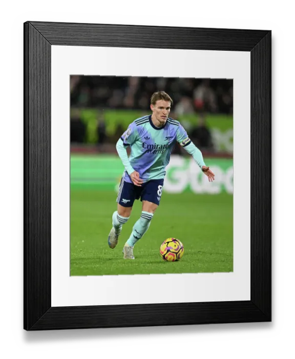 Framed Print : Brentford FC v Arsenal FC - Premier League