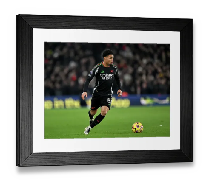 Framed Print : Brighton & Hove Albion FC v Arsenal FC - Premier League