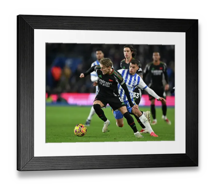 Framed Print : Brighton & Hove Albion FC v Arsenal FC - Premier League Framed Print : Brighton & Hove Albion FC v Arsenal FC - Premier League