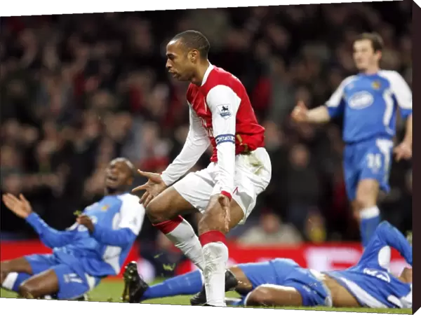 Thierry Henry watches the ball go into the net for Arsenals 1st goal