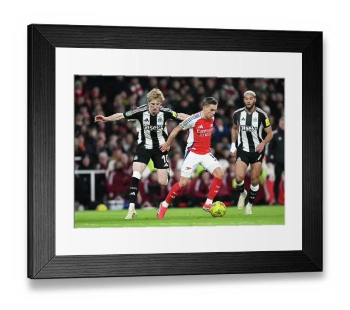 Framed Print : Arsenal v Newcastle United - Carabao Cup Semi Final First Leg Framed Print : Arsenal v Newcastle United - Carabao Cup Semi Final First Leg