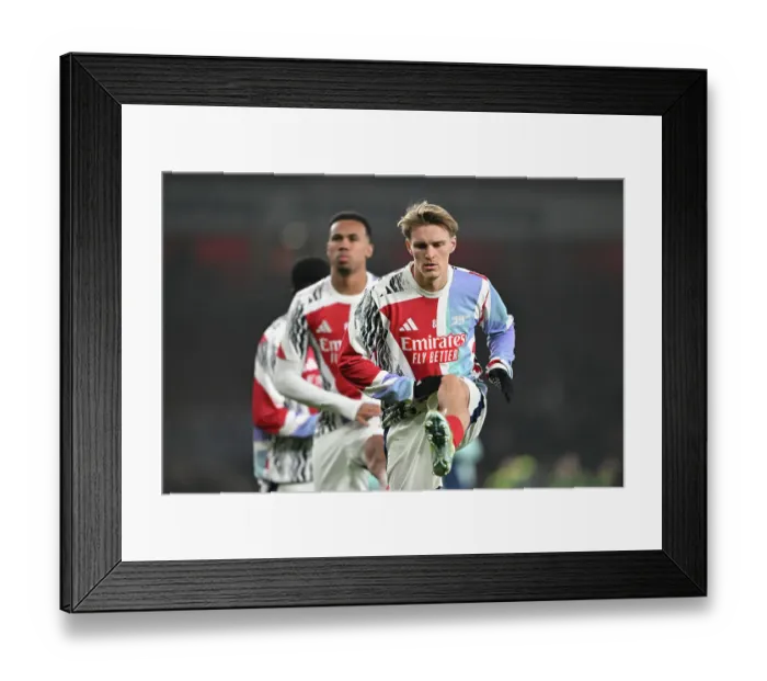Framed Print : Arsenal FC v Aston Villa FC - Premier League Framed Print : Arsenal FC v Aston Villa FC - Premier League