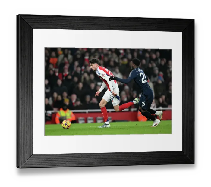 Framed Print : Arsenal FC v Aston Villa FC - Premier League Framed Print : Arsenal FC v Aston Villa FC - Premier League