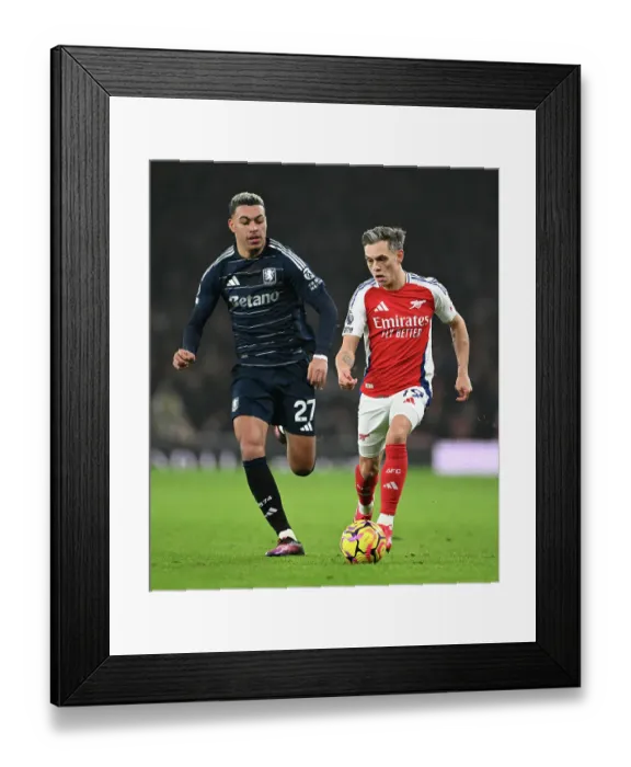 Framed Print : Arsenal FC v Aston Villa FC - Premier League Framed Print : Arsenal FC v Aston Villa FC - Premier League