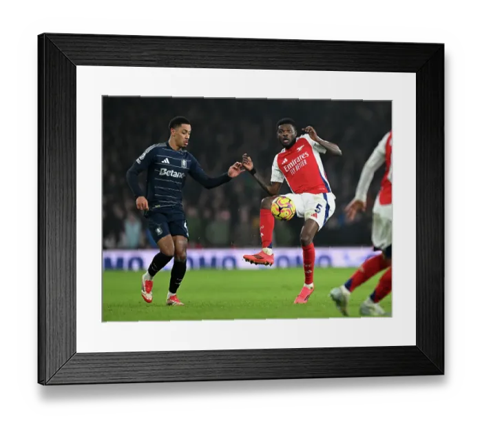 Framed Print : Arsenal FC v Aston Villa FC - Premier League Framed Print : Arsenal FC v Aston Villa FC - Premier League