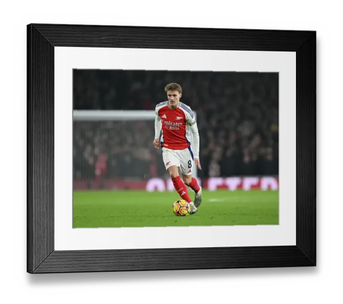 Framed Print : Arsenal FC v Aston Villa FC - Premier League Framed Print : Arsenal FC v Aston Villa FC - Premier League