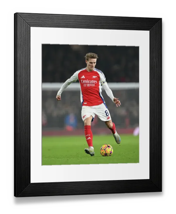 Framed Print : Arsenal FC v Aston Villa FC - Premier League Framed Print : Arsenal FC v Aston Villa FC - Premier League
