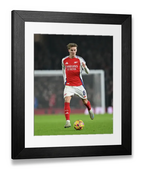 Framed Print : Arsenal FC v Aston Villa FC - Premier League