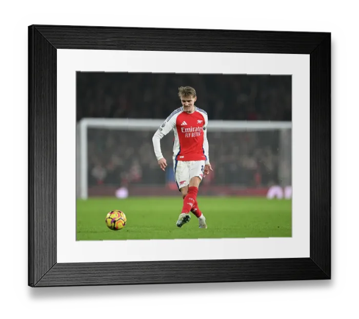 Framed Print : Arsenal FC v Aston Villa FC - Premier League