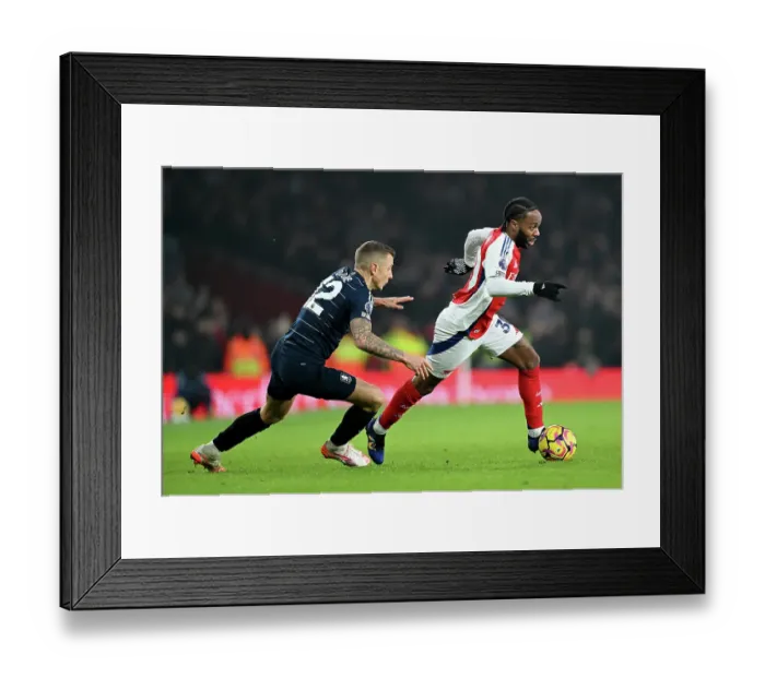 Framed Print : Arsenal FC v Aston Villa FC - Premier League Framed Print : Arsenal FC v Aston Villa FC - Premier League