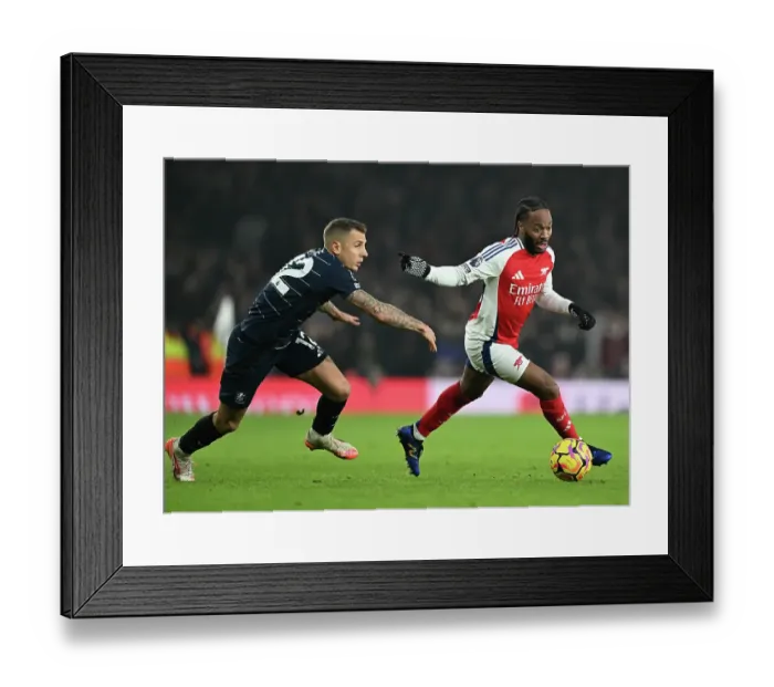 Framed Print : Arsenal FC v Aston Villa FC - Premier League Framed Print : Arsenal FC v Aston Villa FC - Premier League